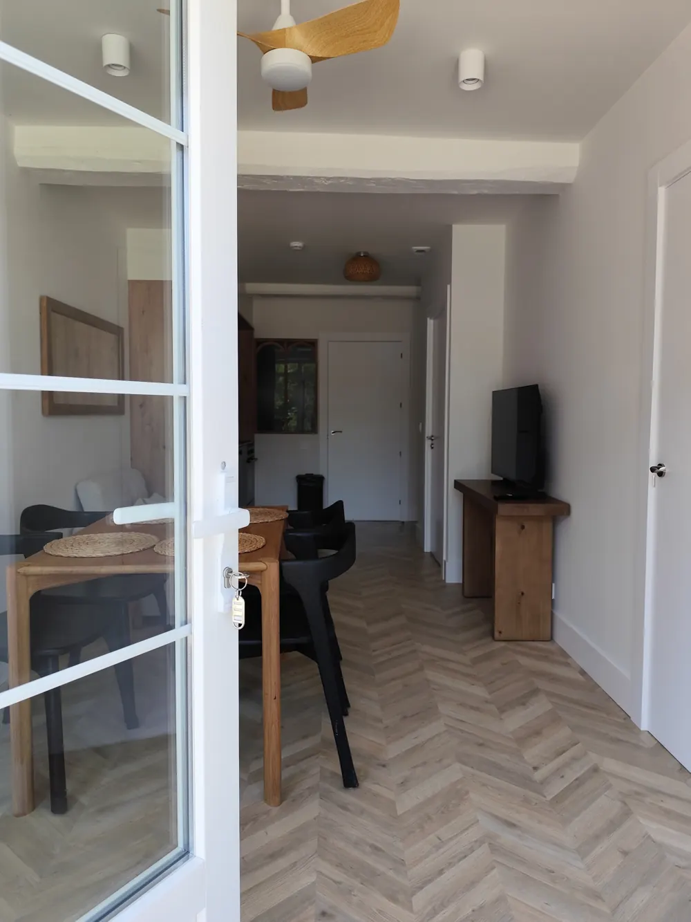 Résidence à Urrugne — séjour et salle à manger entretenus par Green Cleaning